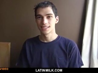 Latino joven chupando follando cumfacial para dinero
