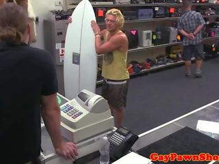 Heteroseksualus surfer spitroasted į pawnshop